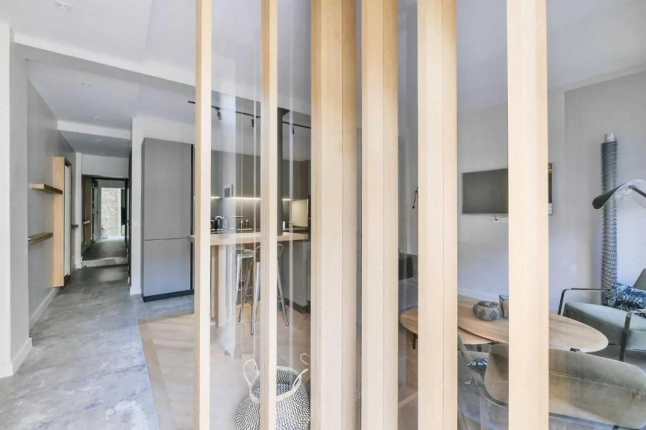 Grand Luxe 11 Apartment