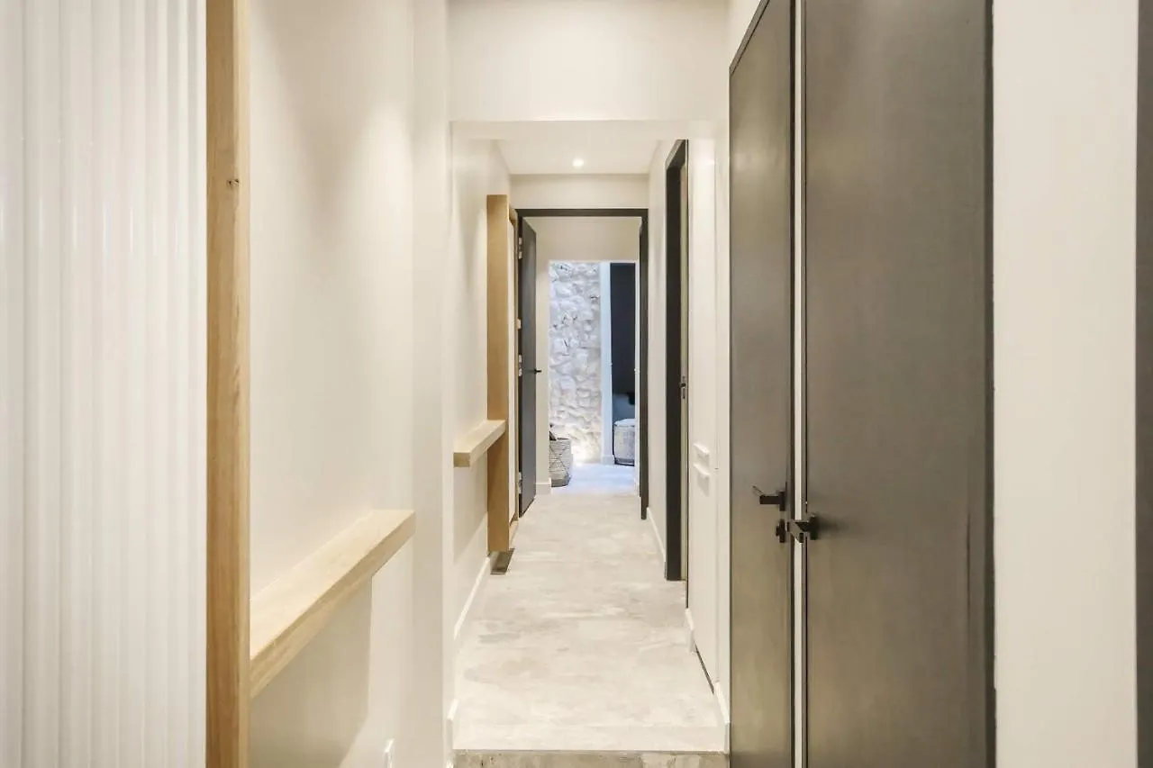 Grand Luxe 11 Apartment